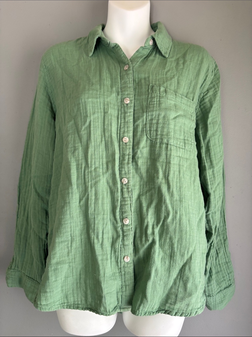 Universal Thread Sage Green Button-Down Shirt